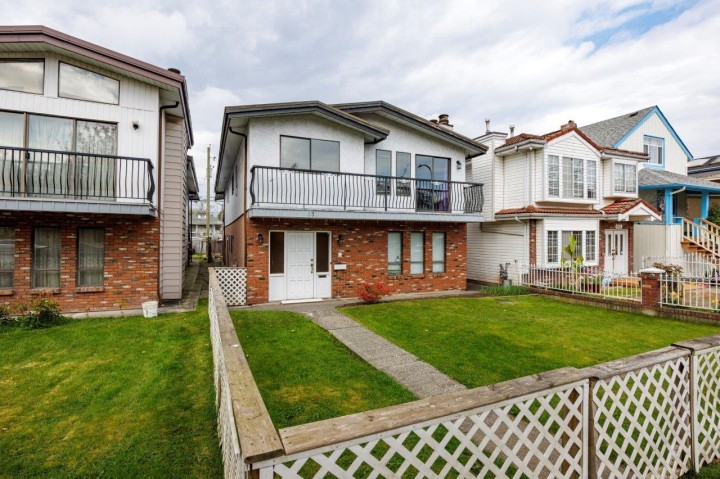 Photo 4 at 431 E 18th Avenue, Fraser VE, Vancouver East
