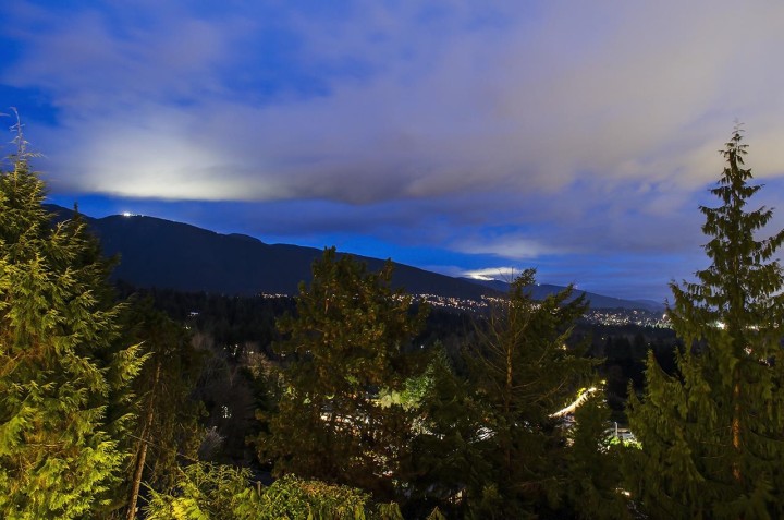 Photo 4 at 817 Younette Drive, Sentinel Hill, West Vancouver