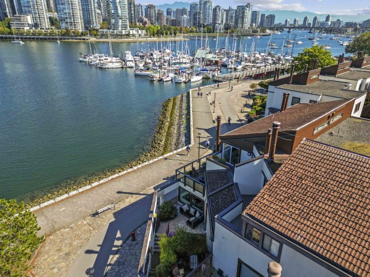 Photo 1 at 1130 Ironwork Passage, False Creek, Vancouver West