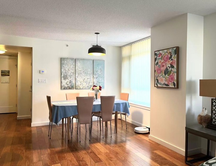 Photo 3 at 662 - 2080 W Broadway, Kitsilano, Vancouver West