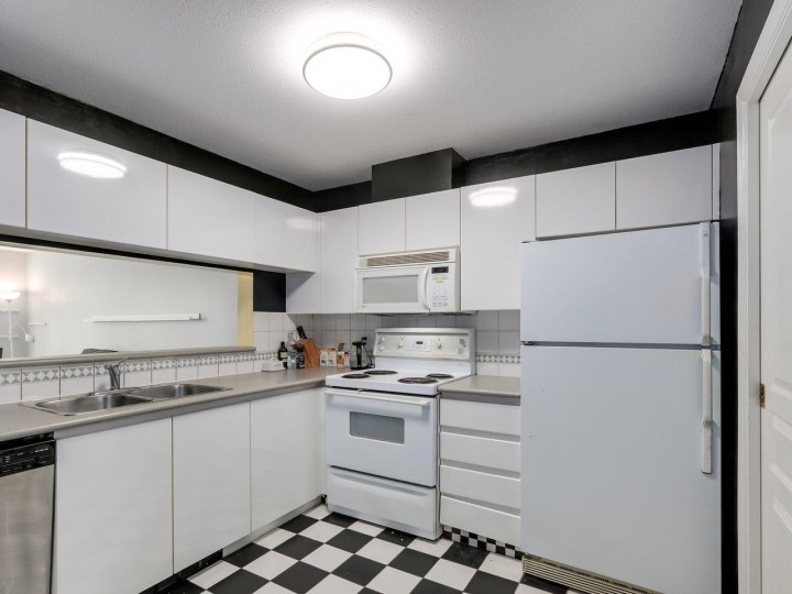 Photo 9 at 3 - 8420 Jellicoe Street, South Marine, Vancouver East