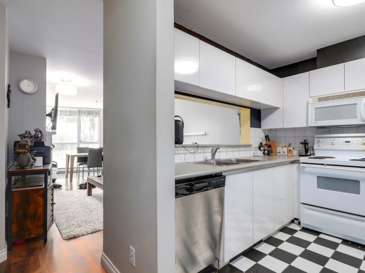 Photo 8 at 3 - 8420 Jellicoe Street, South Marine, Vancouver East