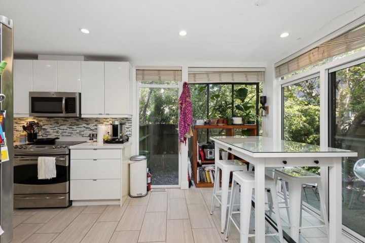 Photo 4 at 4430 Yew Street, Quilchena, Vancouver West