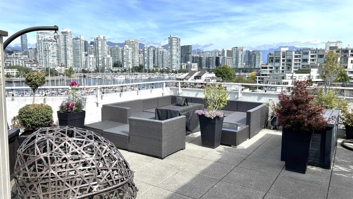 Photo 2 at 315 - 674 Leg In Boot Square, False Creek, Vancouver West