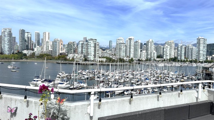 Photo 1 at 315 - 674 Leg In Boot Square, False Creek, Vancouver West
