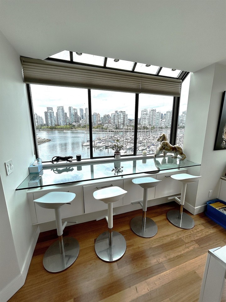 Photo 11 at 315 - 674 Leg In Boot Square, False Creek, Vancouver West