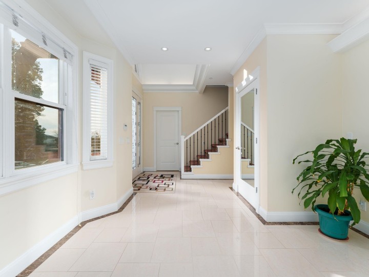 Photo 6 at 617 E 52nd Avenue, South Vancouver, Vancouver East
