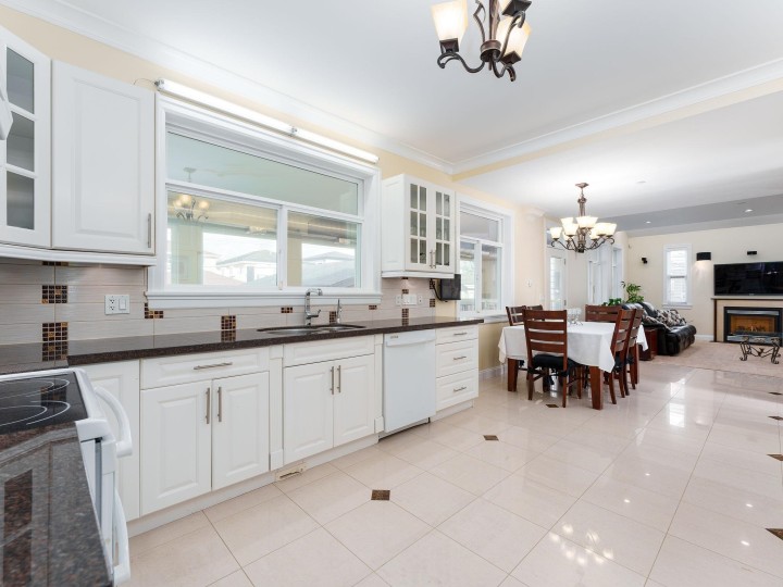 Photo 12 at 617 E 52nd Avenue, South Vancouver, Vancouver East
