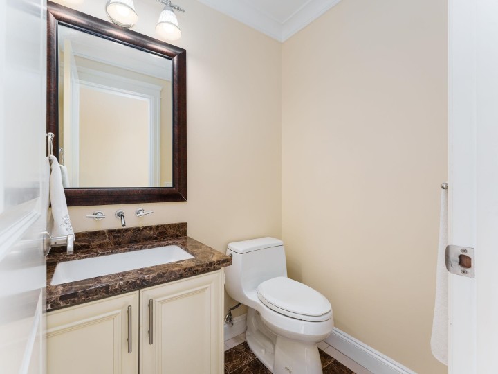 Photo 7 at 617 E 52nd Avenue, South Vancouver, Vancouver East