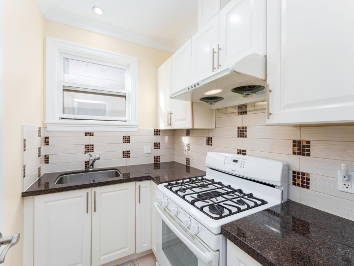 Photo 14 at 617 E 52nd Avenue, South Vancouver, Vancouver East