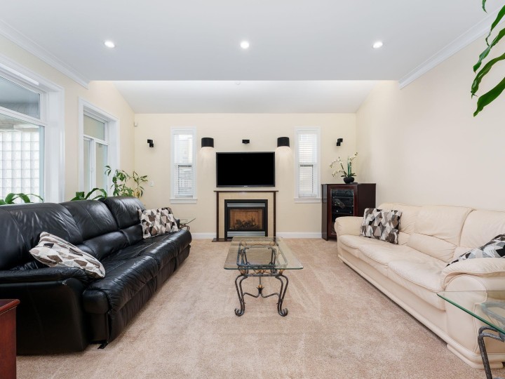 Photo 8 at 617 E 52nd Avenue, South Vancouver, Vancouver East