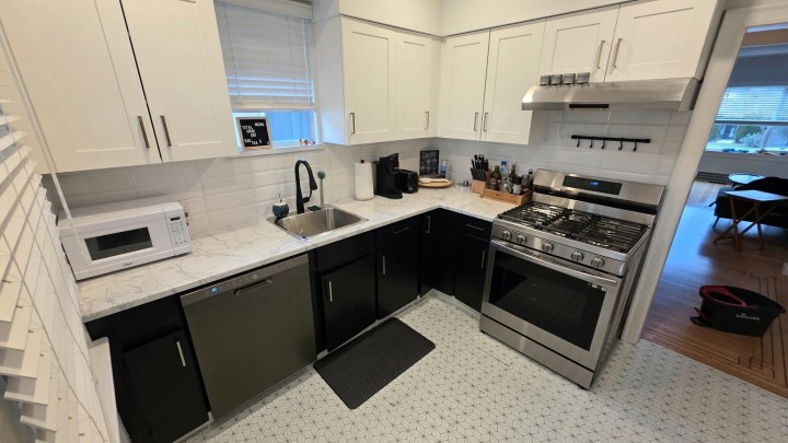 Photo 3 at 2622 Charles Street, Renfrew VE, Vancouver East