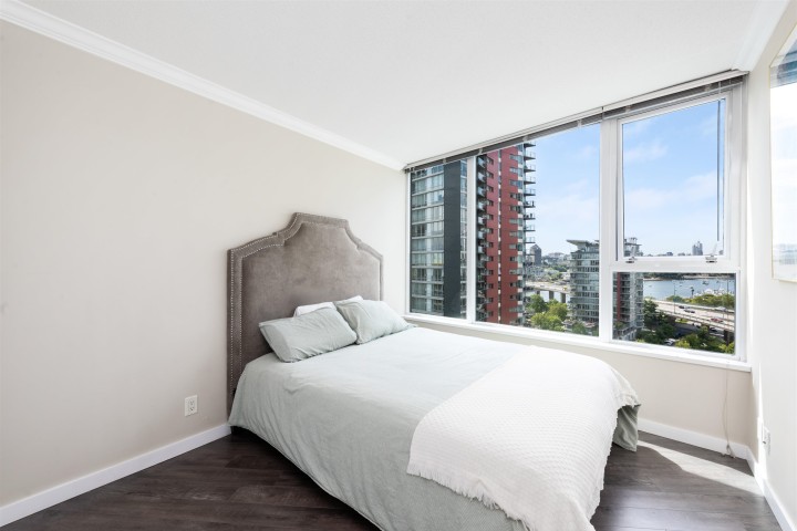 Photo 10 at 1606 - 33 Smithe Street, Yaletown, Vancouver West