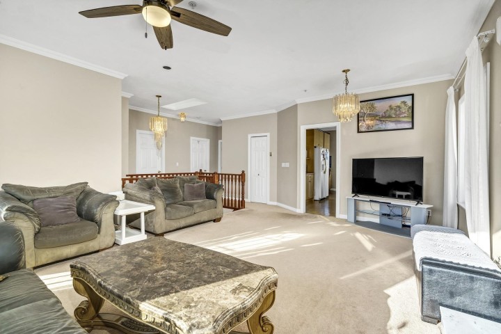 Photo 2 at 591 E 28th Avenue, Fraser VE, Vancouver East