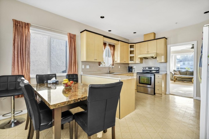 Photo 6 at 591 E 28th Avenue, Fraser VE, Vancouver East