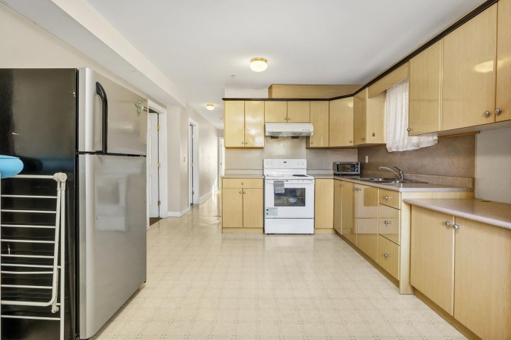 Photo 7 at 591 E 28th Avenue, Fraser VE, Vancouver East