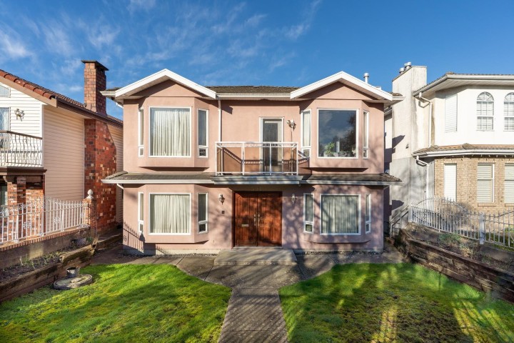 Photo 1 at 591 E 28th Avenue, Fraser VE, Vancouver East