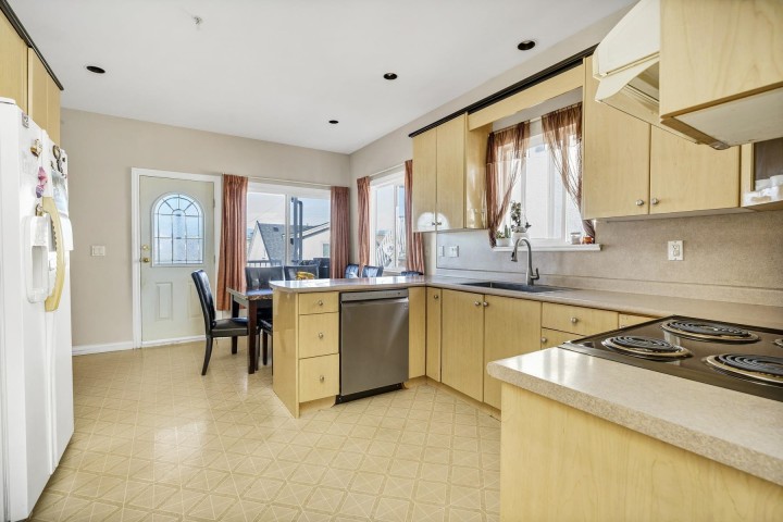 Photo 5 at 591 E 28th Avenue, Fraser VE, Vancouver East