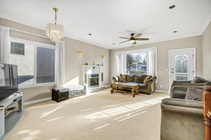 Photo 4 at 591 E 28th Avenue, Fraser VE, Vancouver East