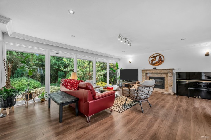 Photo 2 at 341 Rabbit Lane, British Properties, West Vancouver