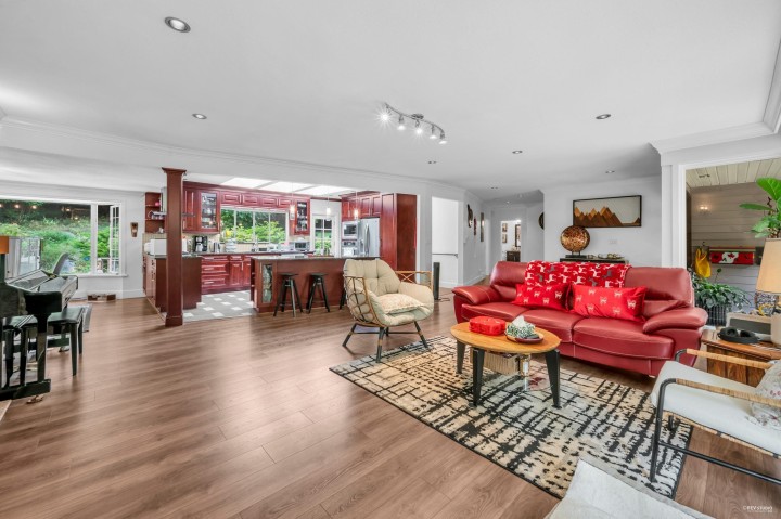 Photo 6 at 341 Rabbit Lane, British Properties, West Vancouver