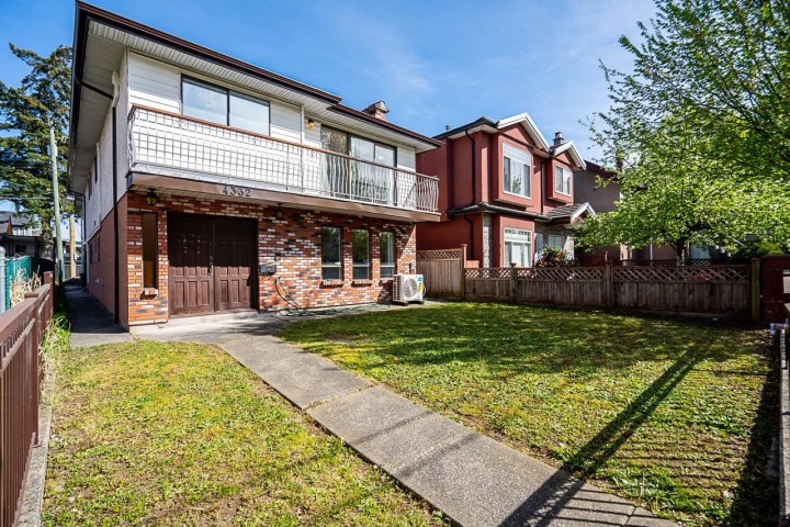 Photo 2 at 4332 Victoria Drive, Victoria VE, Vancouver East