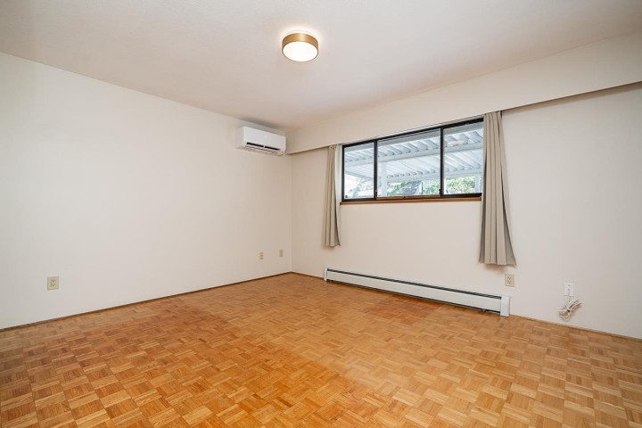 Photo 13 at 4332 Victoria Drive, Victoria VE, Vancouver East