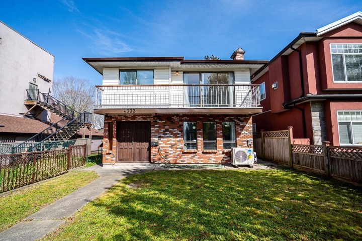 Photo 3 at 4332 Victoria Drive, Victoria VE, Vancouver East