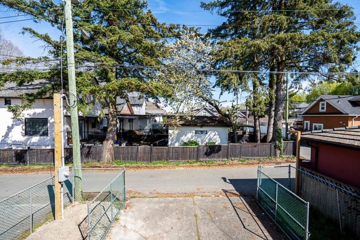 Photo 36 at 4332 Victoria Drive, Victoria VE, Vancouver East