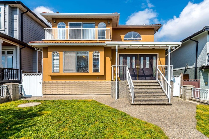 Photo 1 at 927 E 50th Avenue, South Vancouver, Vancouver East