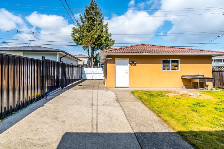 Photo 30 at 927 E 50th Avenue, South Vancouver, Vancouver East