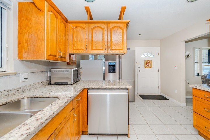 Photo 10 at 927 E 50th Avenue, South Vancouver, Vancouver East