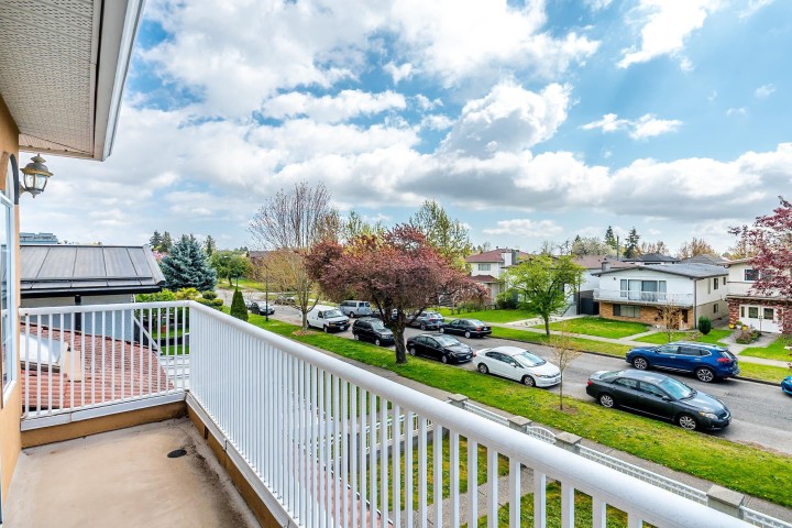 Photo 4 at 927 E 50th Avenue, South Vancouver, Vancouver East