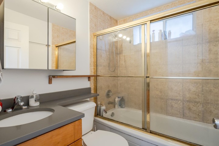 Photo 25 at 927 E 50th Avenue, South Vancouver, Vancouver East