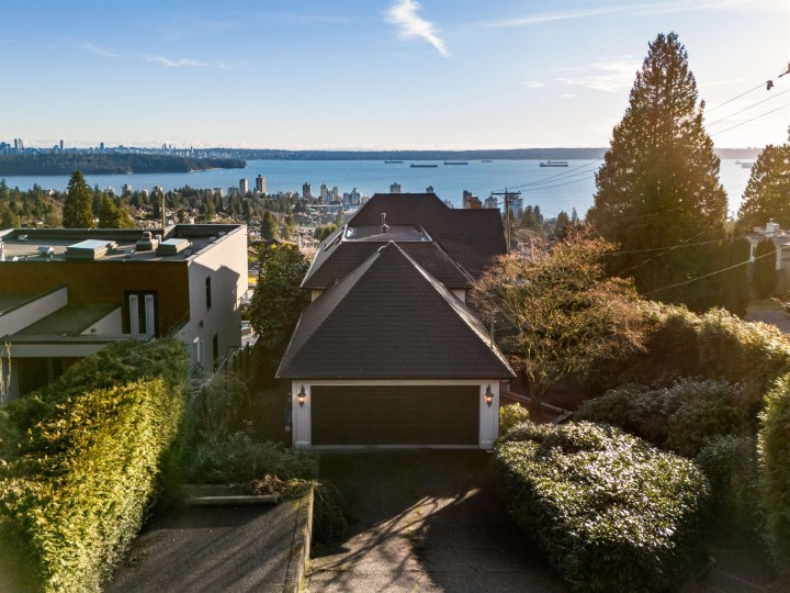 Photo 1 at 2198 Rosebery Avenue, Queens, West Vancouver
