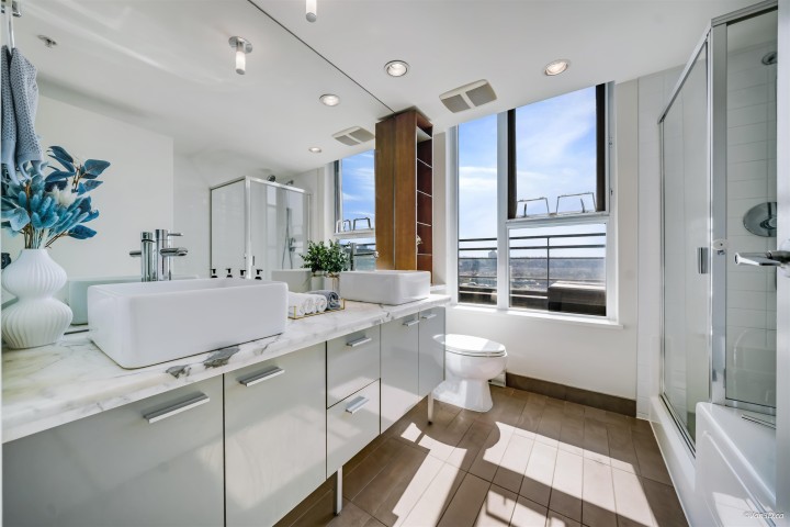 Photo 13 at 3305 - 33 Smithe Street, Yaletown, Vancouver West