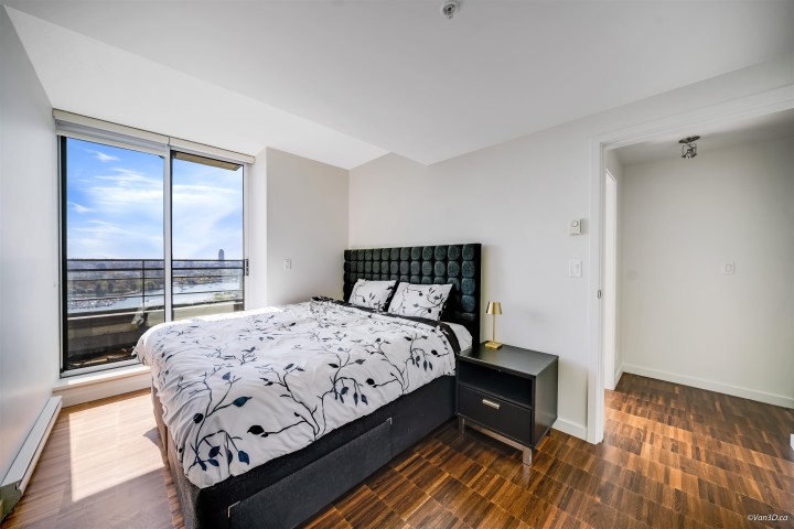 Photo 10 at 3305 - 33 Smithe Street, Yaletown, Vancouver West