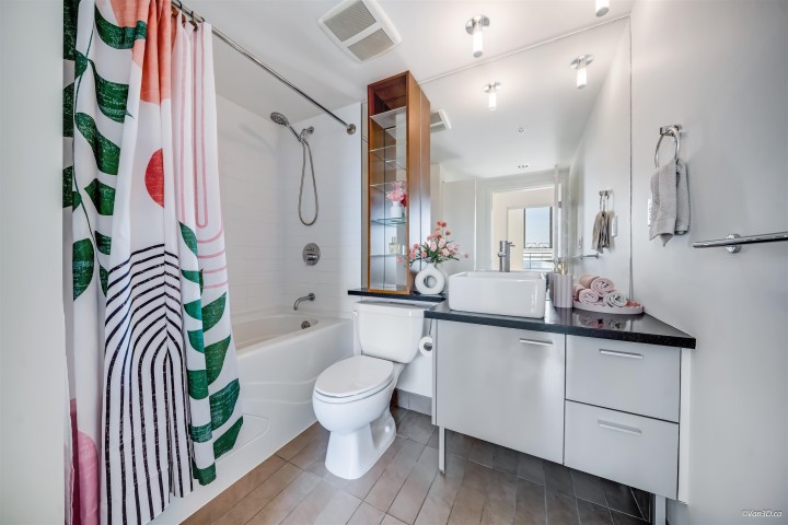 Photo 18 at 3305 - 33 Smithe Street, Yaletown, Vancouver West