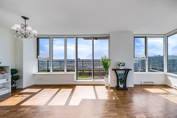 Photo 4 at 3305 - 33 Smithe Street, Yaletown, Vancouver West