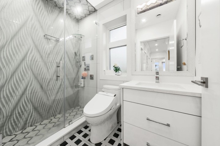 Photo 13 at 416 E 63rd Avenue, South Vancouver, Vancouver East