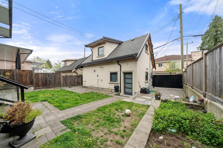 Photo 33 at 416 E 63rd Avenue, South Vancouver, Vancouver East