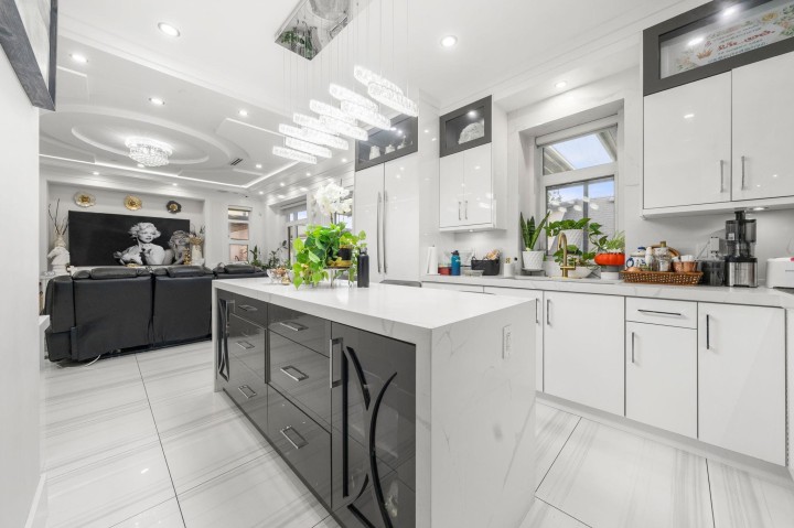 Photo 4 at 416 E 63rd Avenue, South Vancouver, Vancouver East