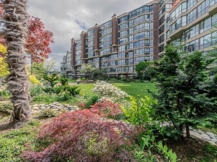 Photo 32 at 103 - 1470 Pennyfarthing Drive, False Creek, Vancouver West