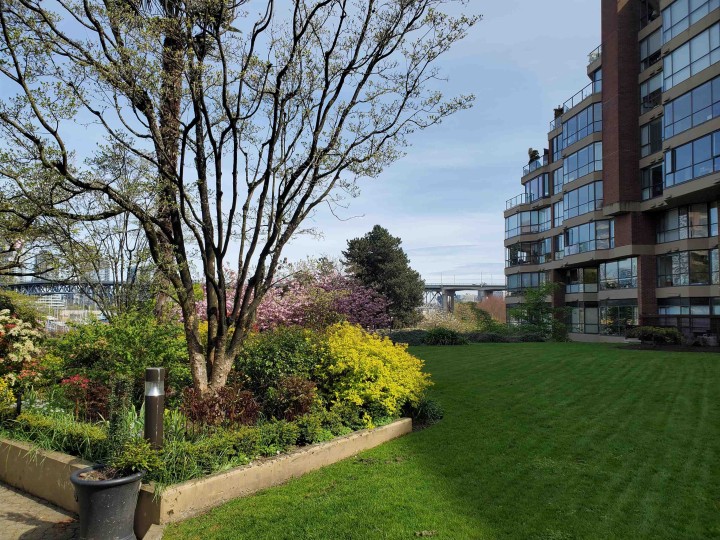 Photo 31 at 103 - 1470 Pennyfarthing Drive, False Creek, Vancouver West