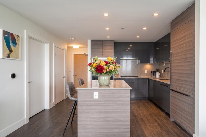 Photo 5 at 1402 - 3438 Sawmill Crescent, South Marine, Vancouver East