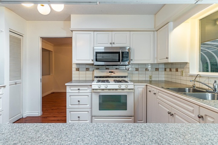 Photo 12 at 5725 Cranley Drive, Eagle Harbour, West Vancouver