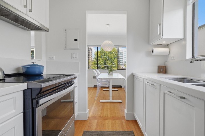 Photo 11 at 8 - 2255 W 40th Avenue, Kerrisdale, Vancouver West