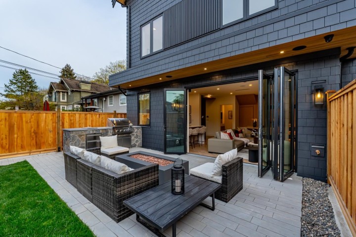Photo 1 at 2 - 3345 W 13th Avenue, Kitsilano, Vancouver West