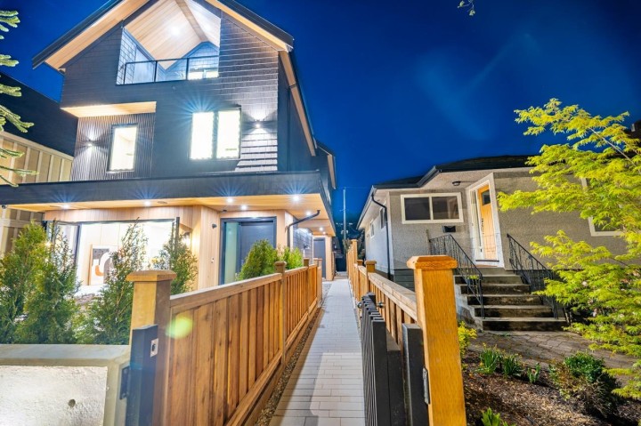 Photo 19 at 2 - 3345 W 13th Avenue, Kitsilano, Vancouver West