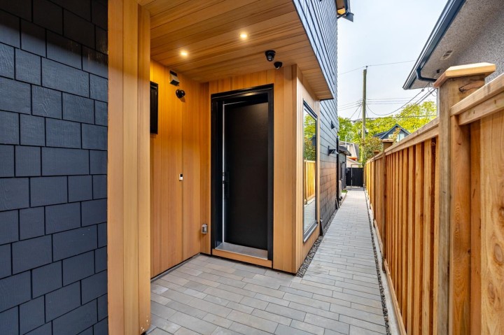 Photo 4 at 2 - 3345 W 13th Avenue, Kitsilano, Vancouver West